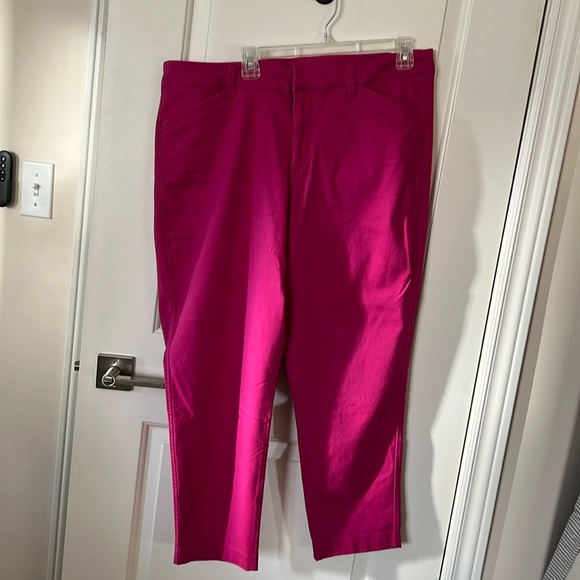 NWOT Old Navy Pixie Pant - Picture 1 of 1